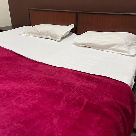Raja Guest House -- Jalandhar Railway Station -- For Family, Couples, Travellers Bagian luar foto