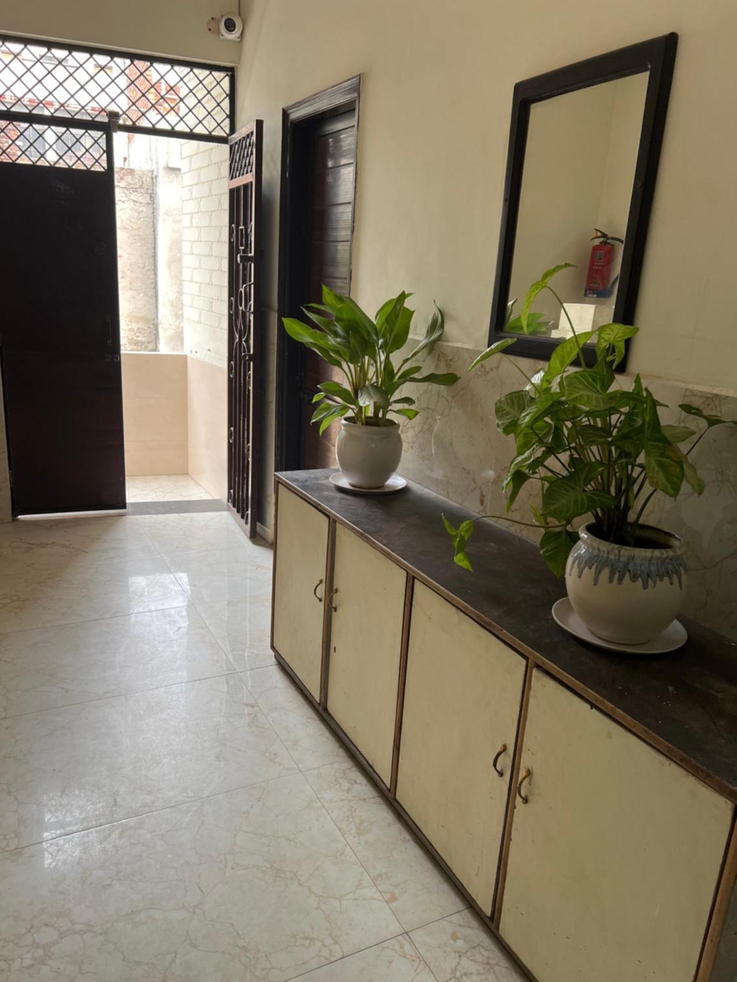 Raja Guest House -- Jalandhar Railway Station -- For Family, Couples, Travellers Bagian luar foto