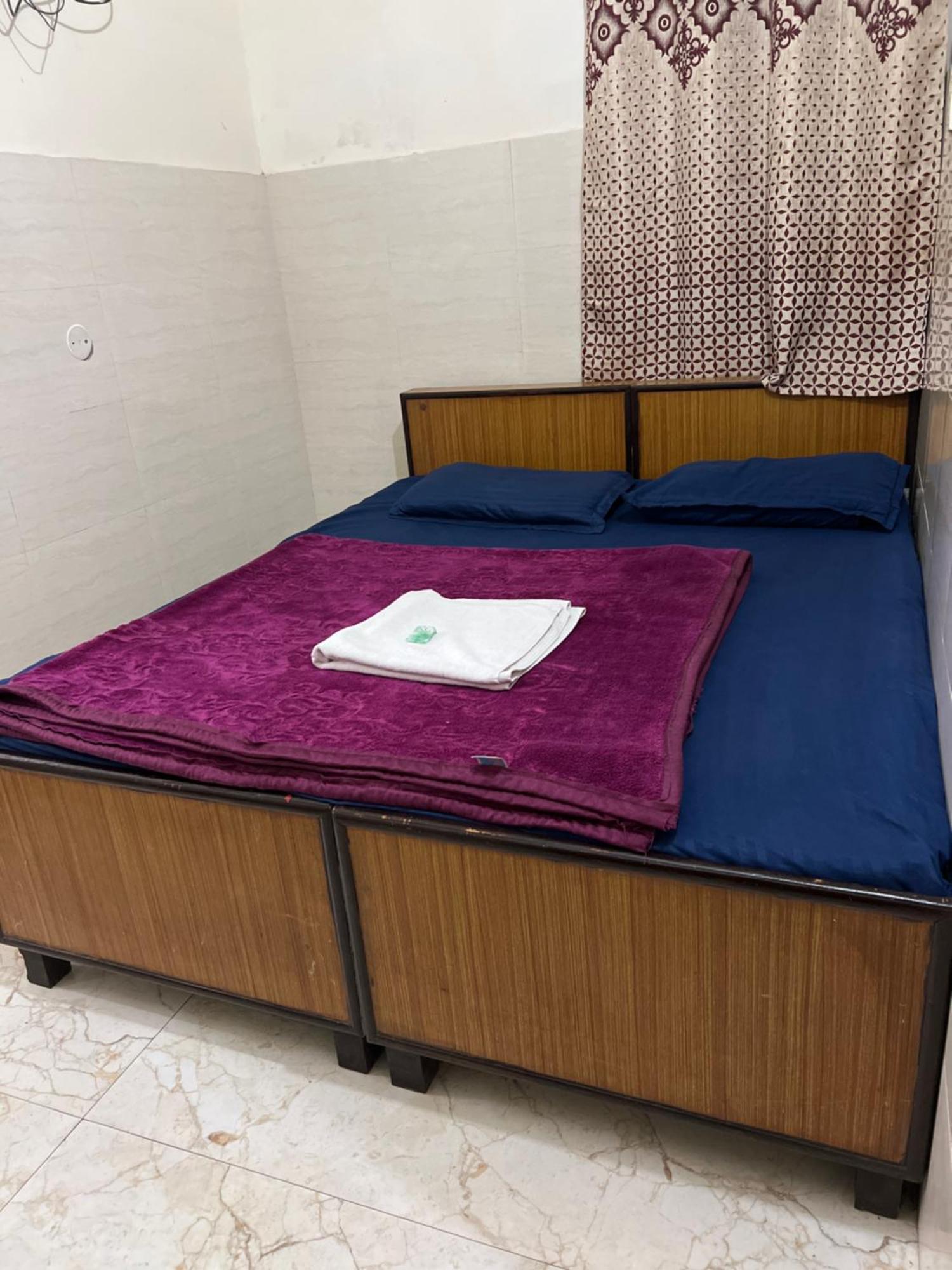 Raja Guest House -- Jalandhar Railway Station -- For Family, Couples, Travellers Bagian luar foto