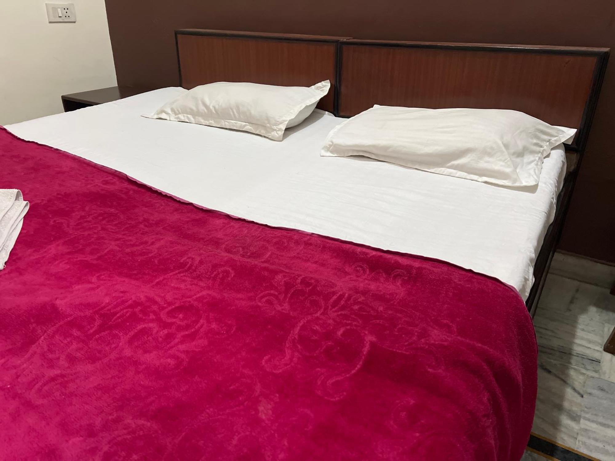 Raja Guest House -- Jalandhar Railway Station -- For Family, Couples, Travellers Bagian luar foto