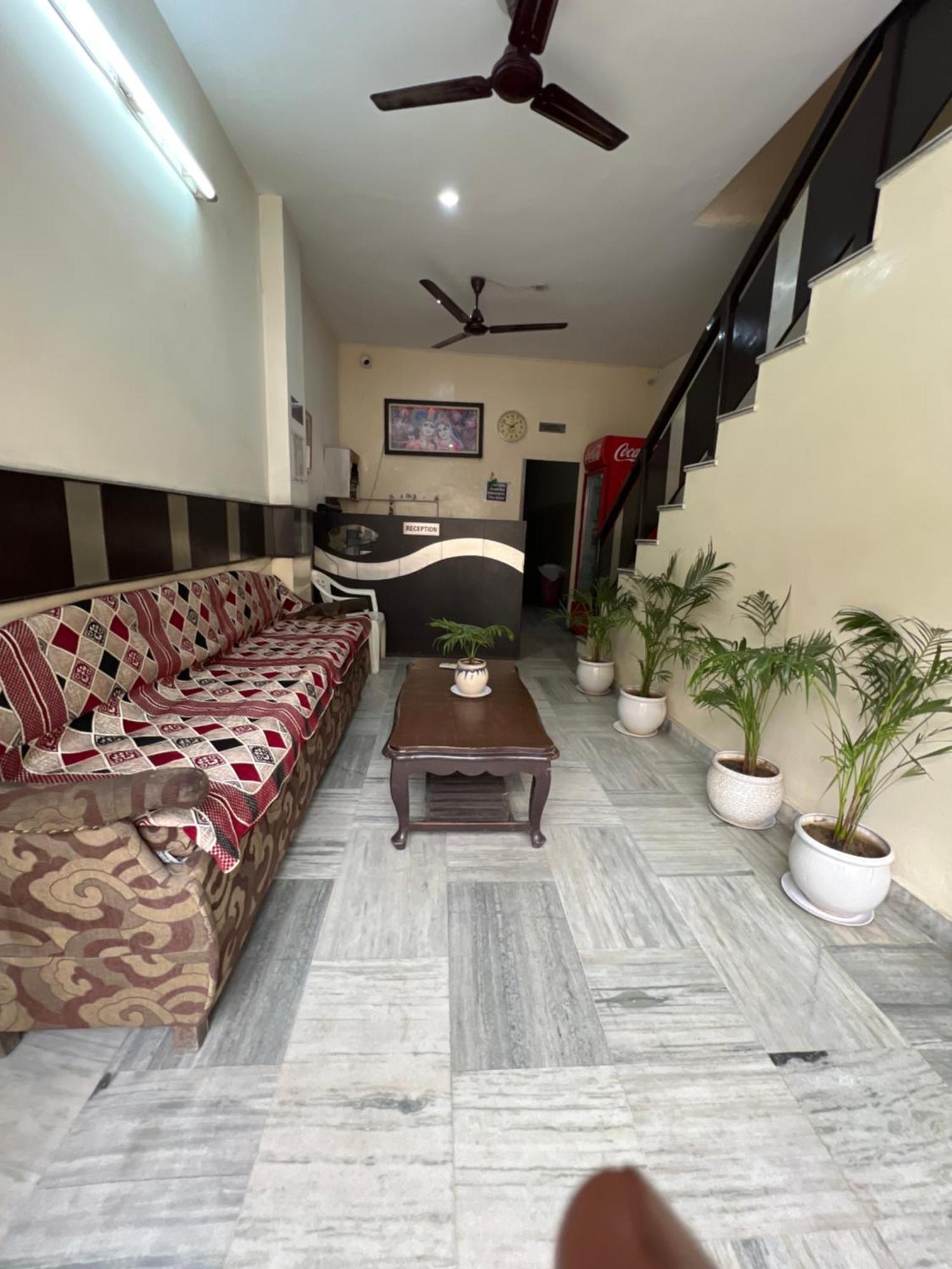 Raja Guest House -- Jalandhar Railway Station -- For Family, Couples, Travellers Bagian luar foto