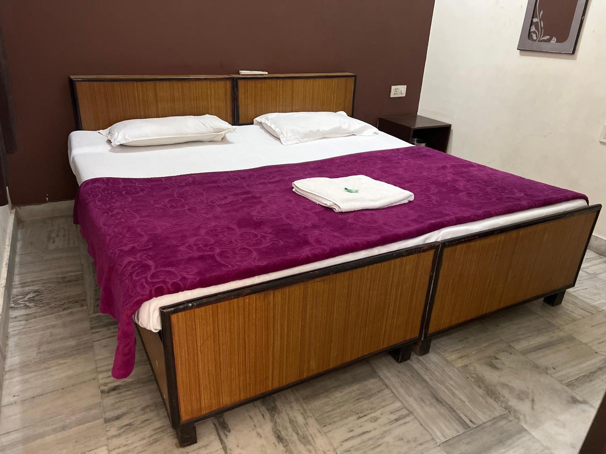 Raja Guest House -- Jalandhar Railway Station -- For Family, Couples, Travellers Bagian luar foto