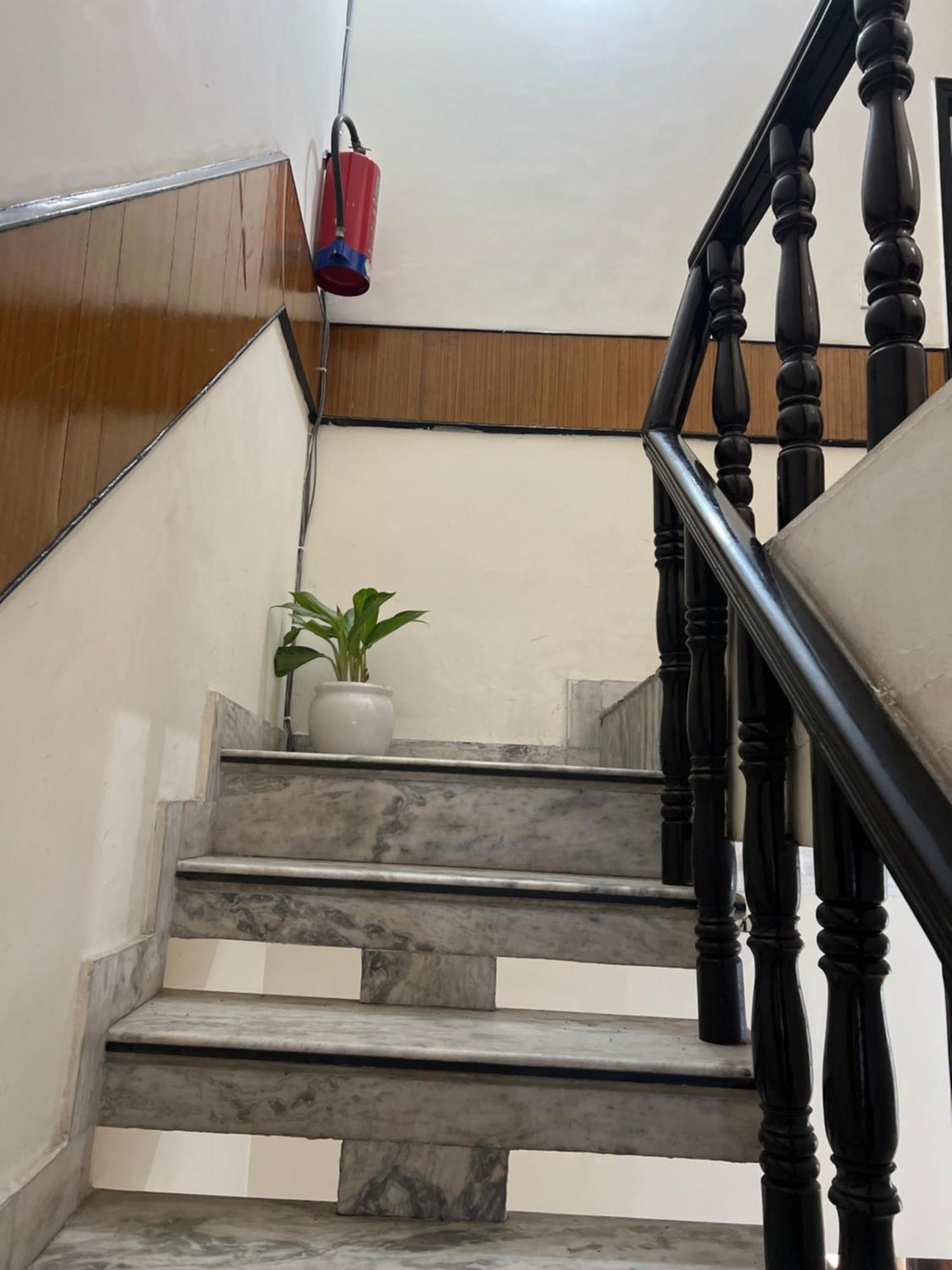 Raja Guest House -- Jalandhar Railway Station -- For Family, Couples, Travellers Bagian luar foto
