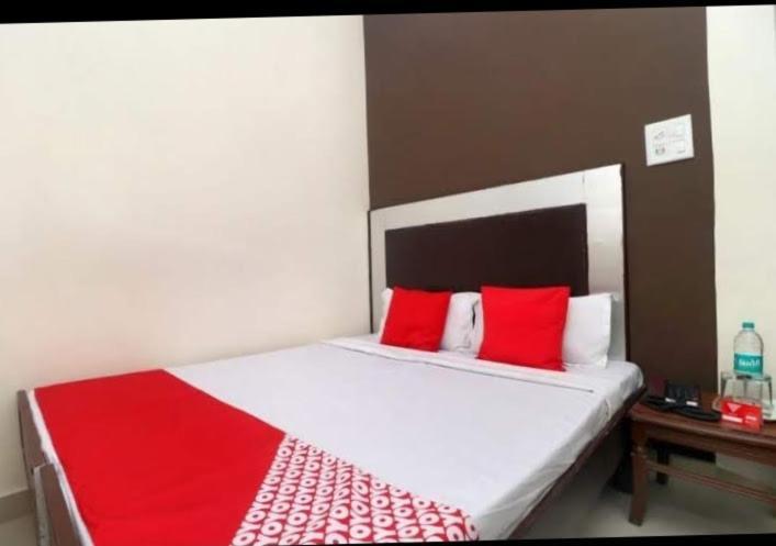 Raja Guest House -- Jalandhar Railway Station -- For Family, Couples, Travellers Bagian luar foto