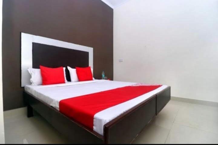 Raja Guest House -- Jalandhar Railway Station -- For Family, Couples, Travellers Bagian luar foto