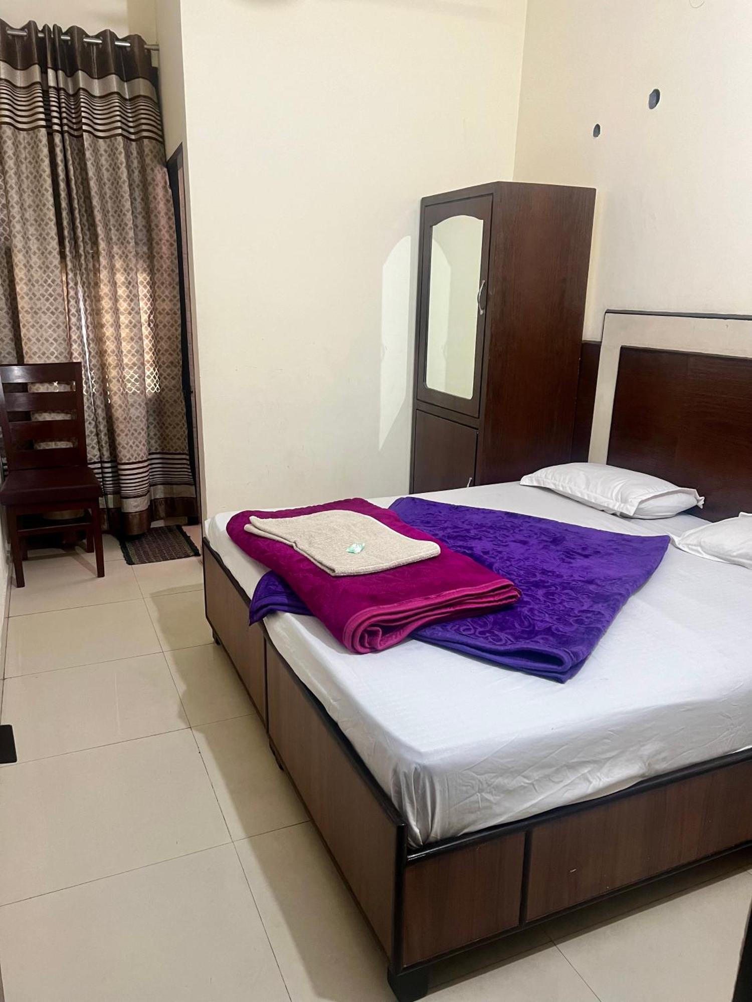 Raja Guest House -- Jalandhar Railway Station -- For Family, Couples, Travellers Bagian luar foto